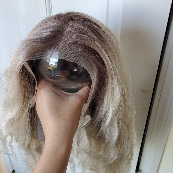 ****SOLD****Beautiful Ash blonde lace-front wig - Picture 5 of 8